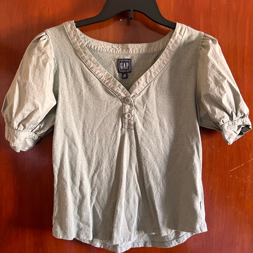 gap / sage green cotton puff sleeve top / xs